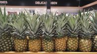 Kliknij i zobacz foto zakupy-ananasy.jpg w powiększeniu