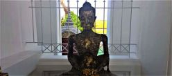 Kliknij i zobacz foto Wat-Ratchanatdaram-01.jpg w powiększeniu