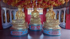 Kliknij i zobacz foto budda-zloty.webp w powiększeniu