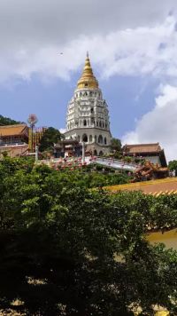 Kliknij i zobacz foto okladka-pagoda.webp w powiększeniu
