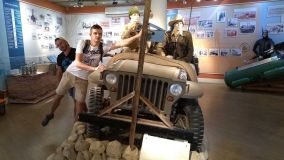 Kliknij i zobacz foto jeep-1.jpg w powiększeniu