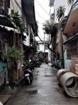 Kliknij i zobacz foto slumsy-droga.jpg w powiększeniu