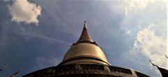 Kliknij i zobacz foto Wat-Suthattepwararam-02.jpg w powiększeniu
