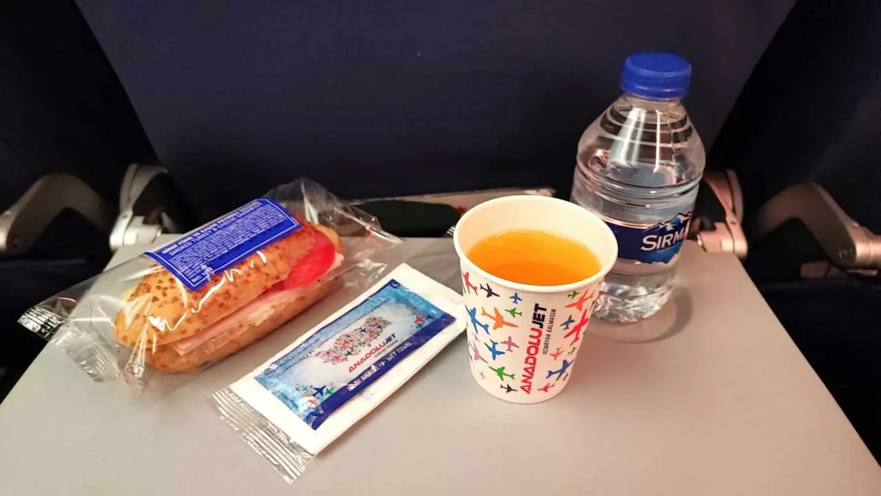 737 poczestunek