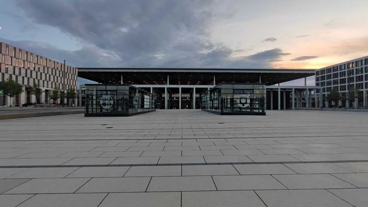 airport city hol