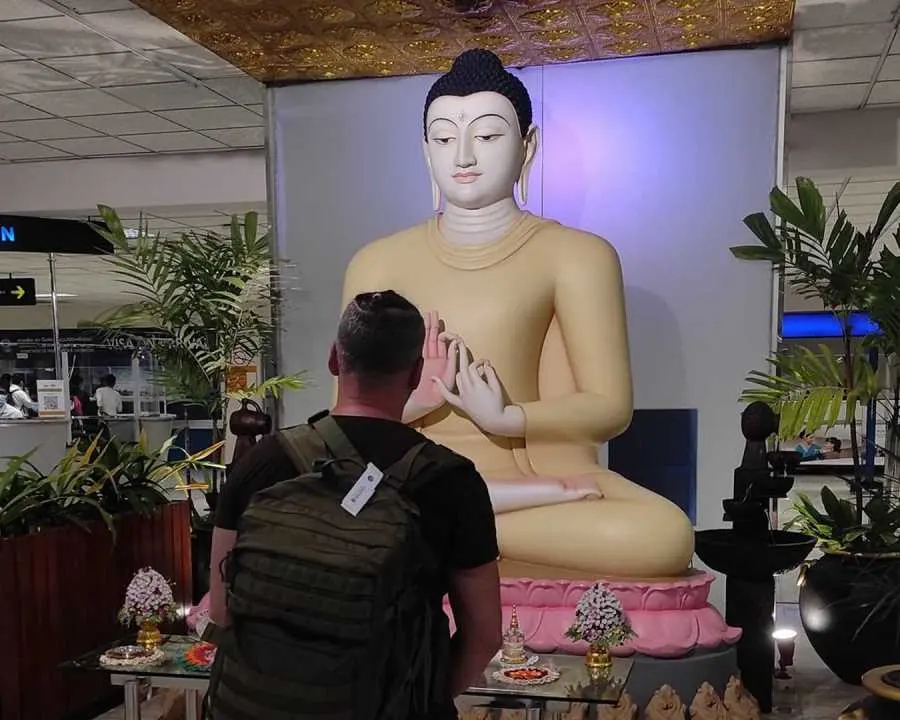 budda na lotnisku