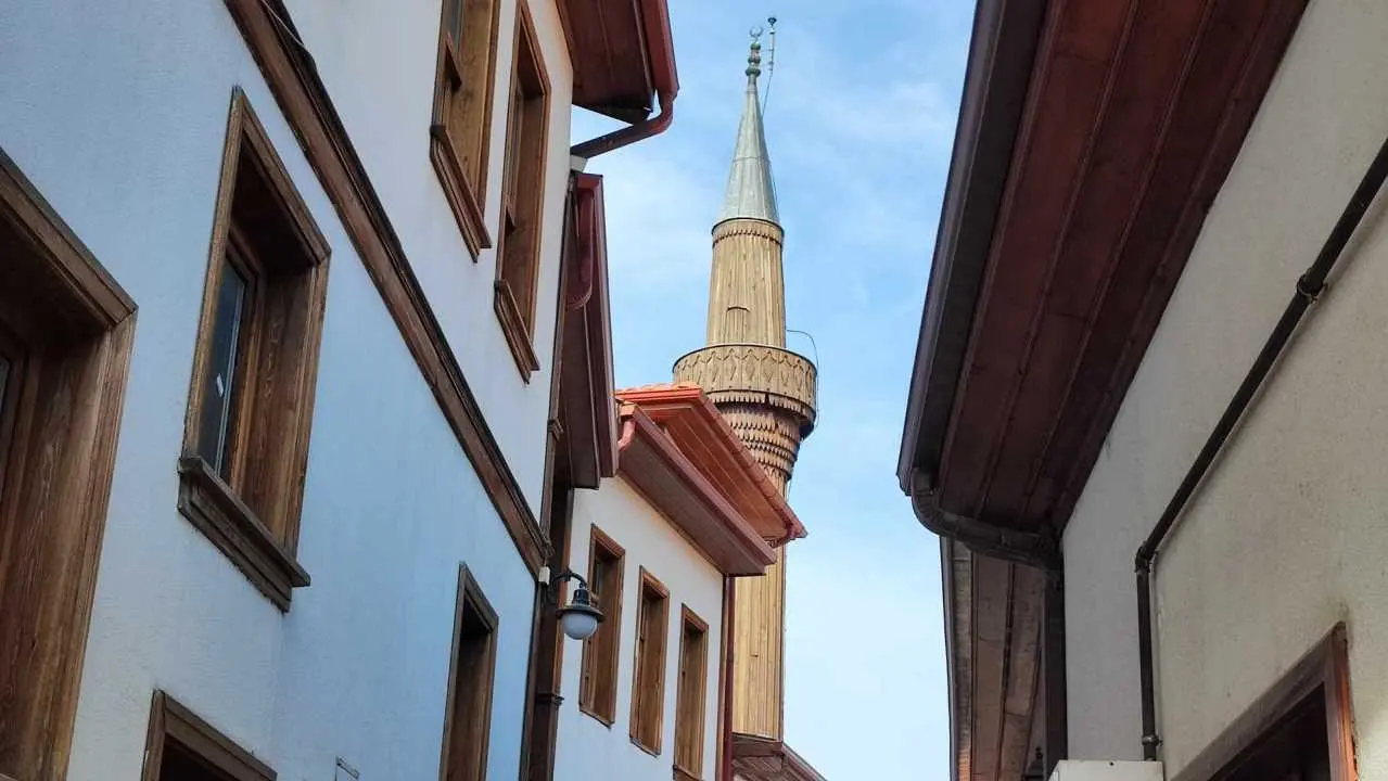 drewniany minaret
