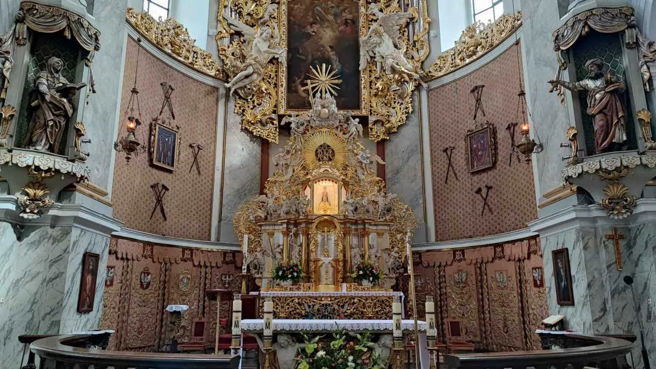 kosciol figurka