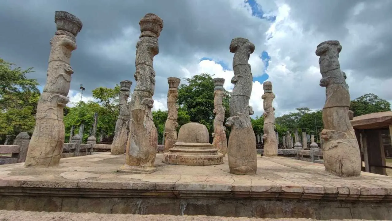 latha mandapatya