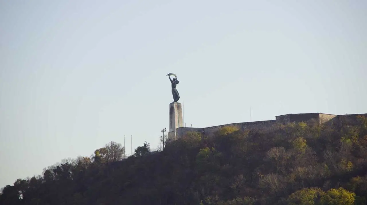 statua daleko
