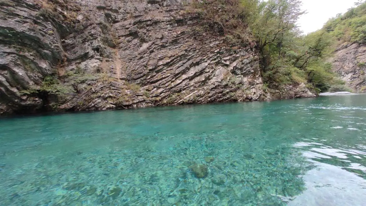 woda rzeki shala