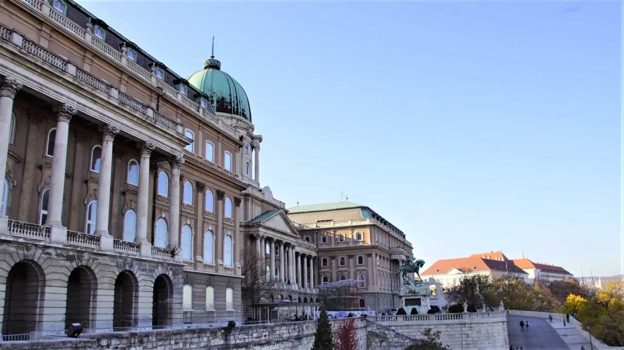 zamek front