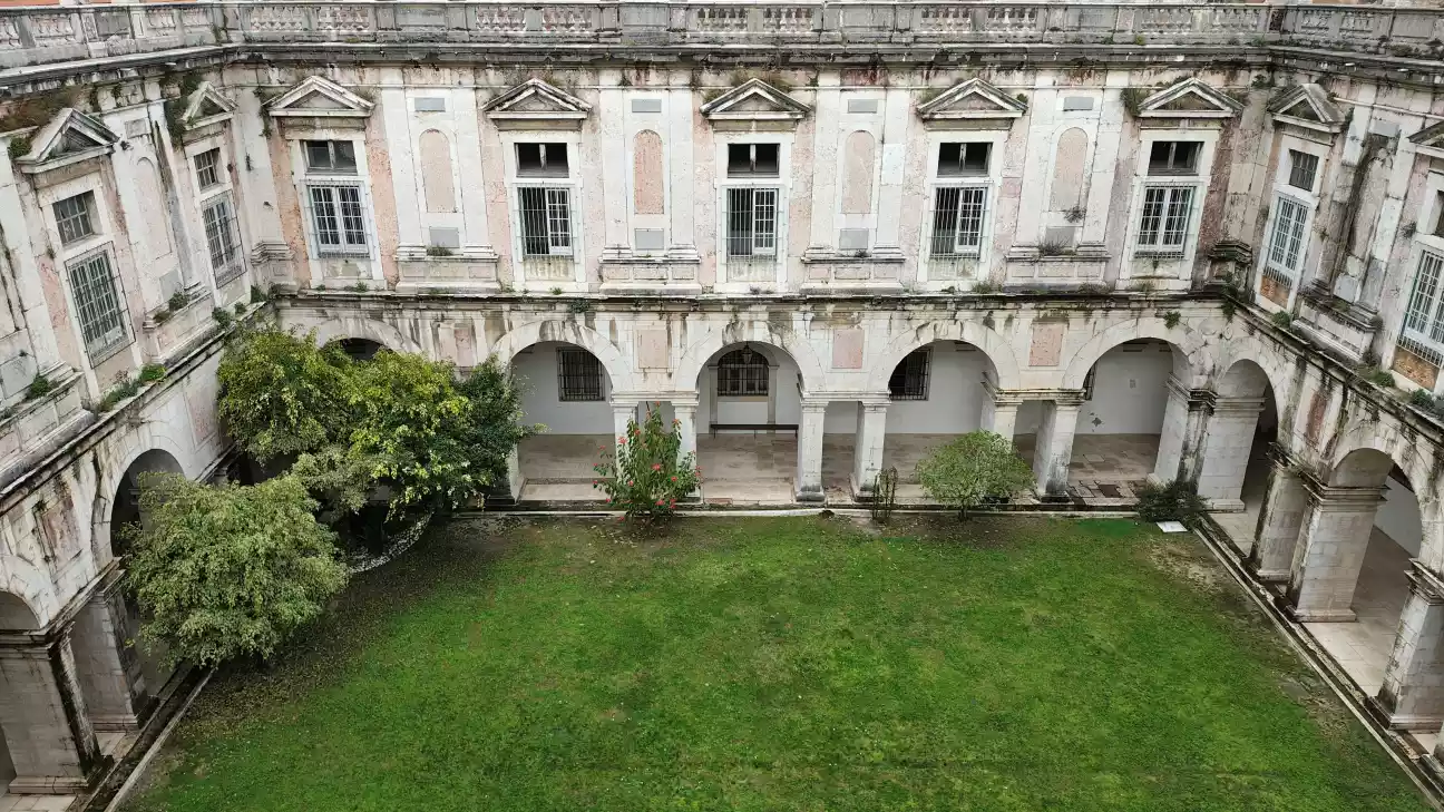 klasztor dziedziniec