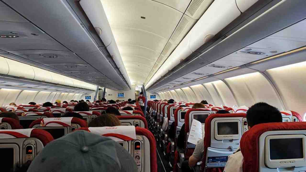 Lot samolotem Airbus A330 Sichuan Airlines