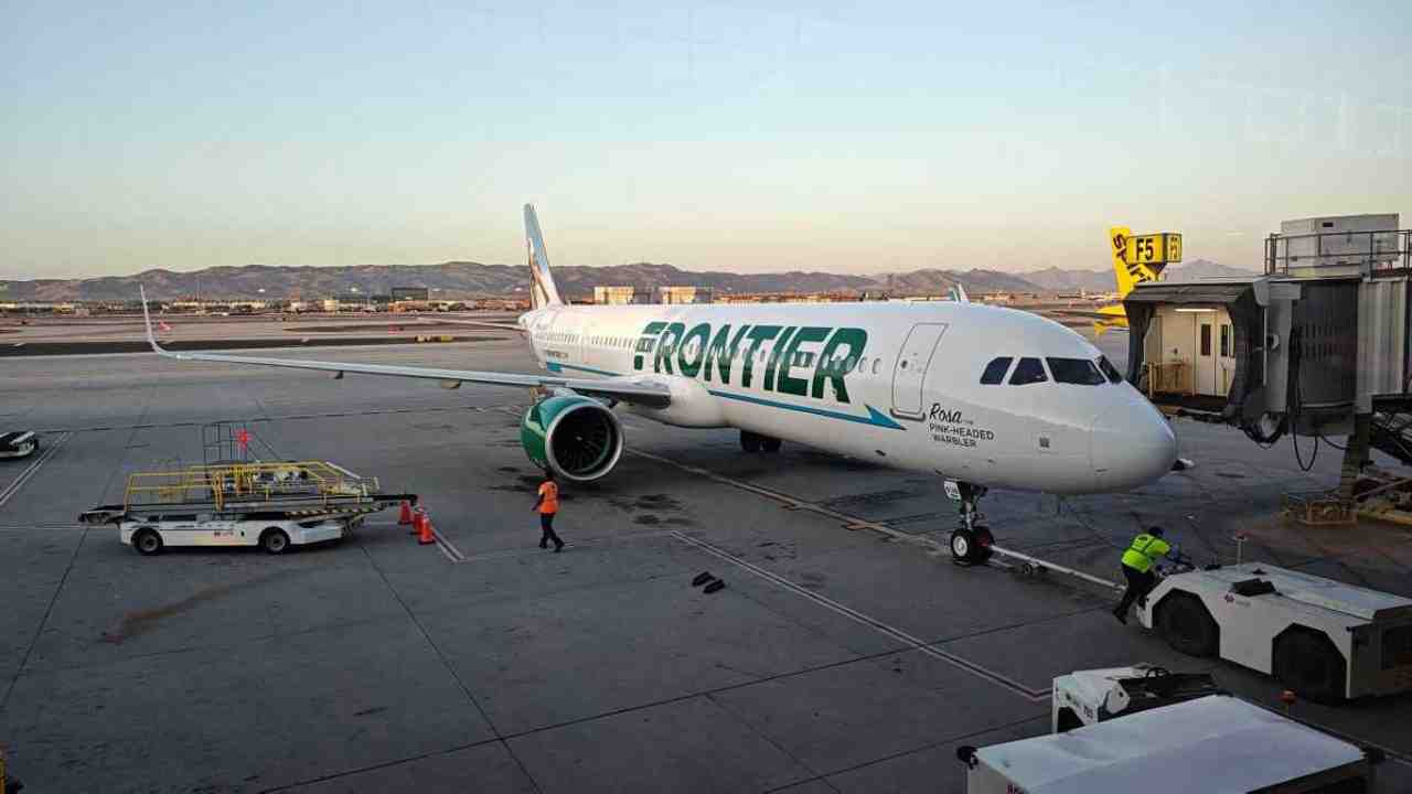 Lot samolotem Airbus A320 linii Frontier