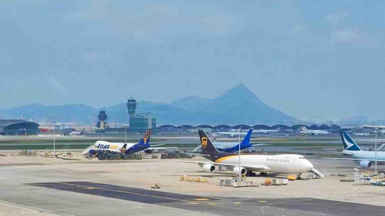 Hong Kong International Airport (HKG)
