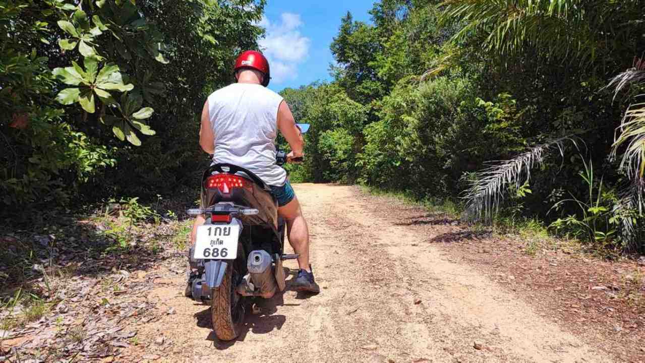 Poradnik: Jak jeździć skuterem po Azji