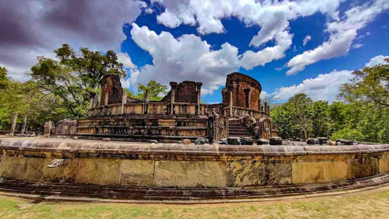 Polonnaruwa: jak zaplanować zwiedzanie średniowiecznej stolicy Sri Lanki?