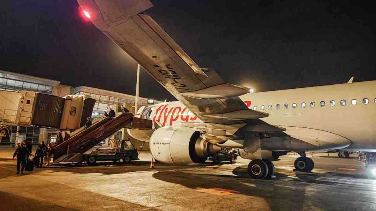 Lot samolotem Airbus A320 linii Pegasus