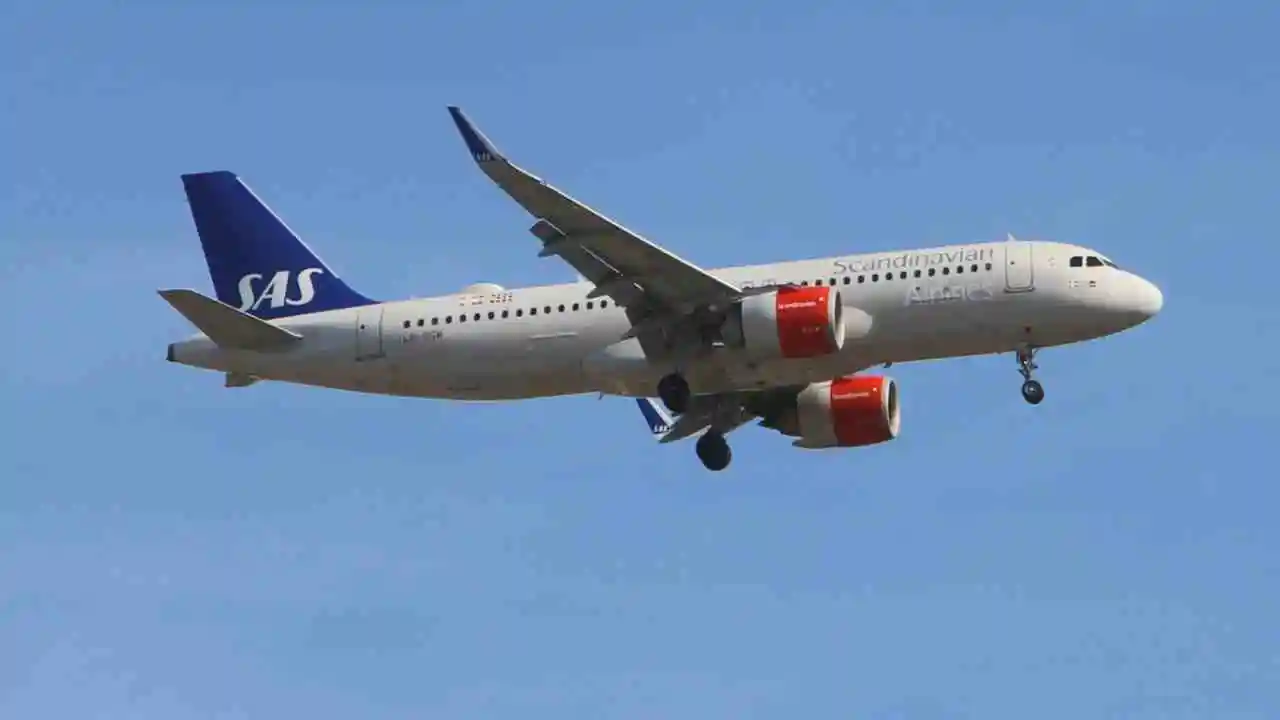 Ceny paliwa rosną, SAS odwołuje tysiąc rejsów