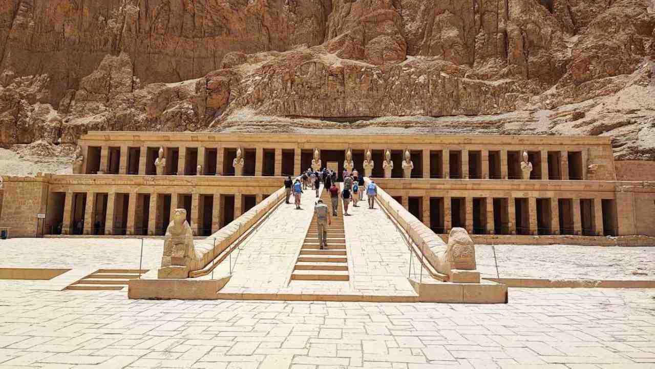 Świątynia Hatszepsut (Deir el-Bahari): architektoniczny majstersztyk jedynej kobiety-faraona