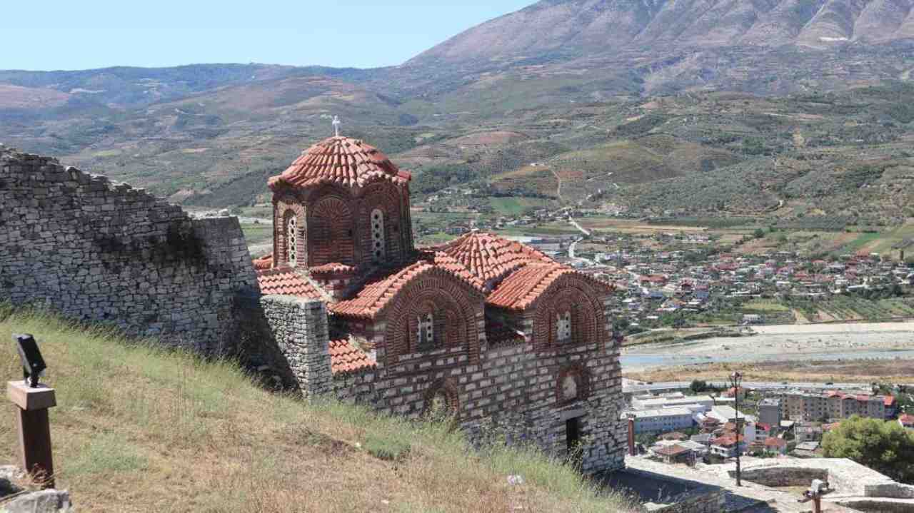 Albania w pięć dni: przewodnik po krainie orłów na własną rękę