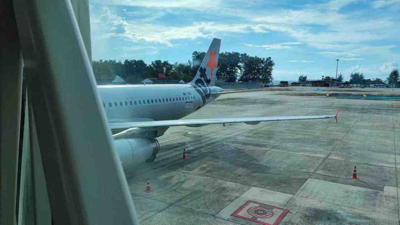 Lot samolotem Airbus A320 linii Jetstar