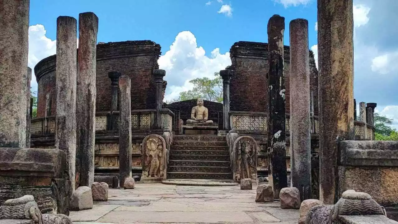 mudra dhyana polonnaruwa