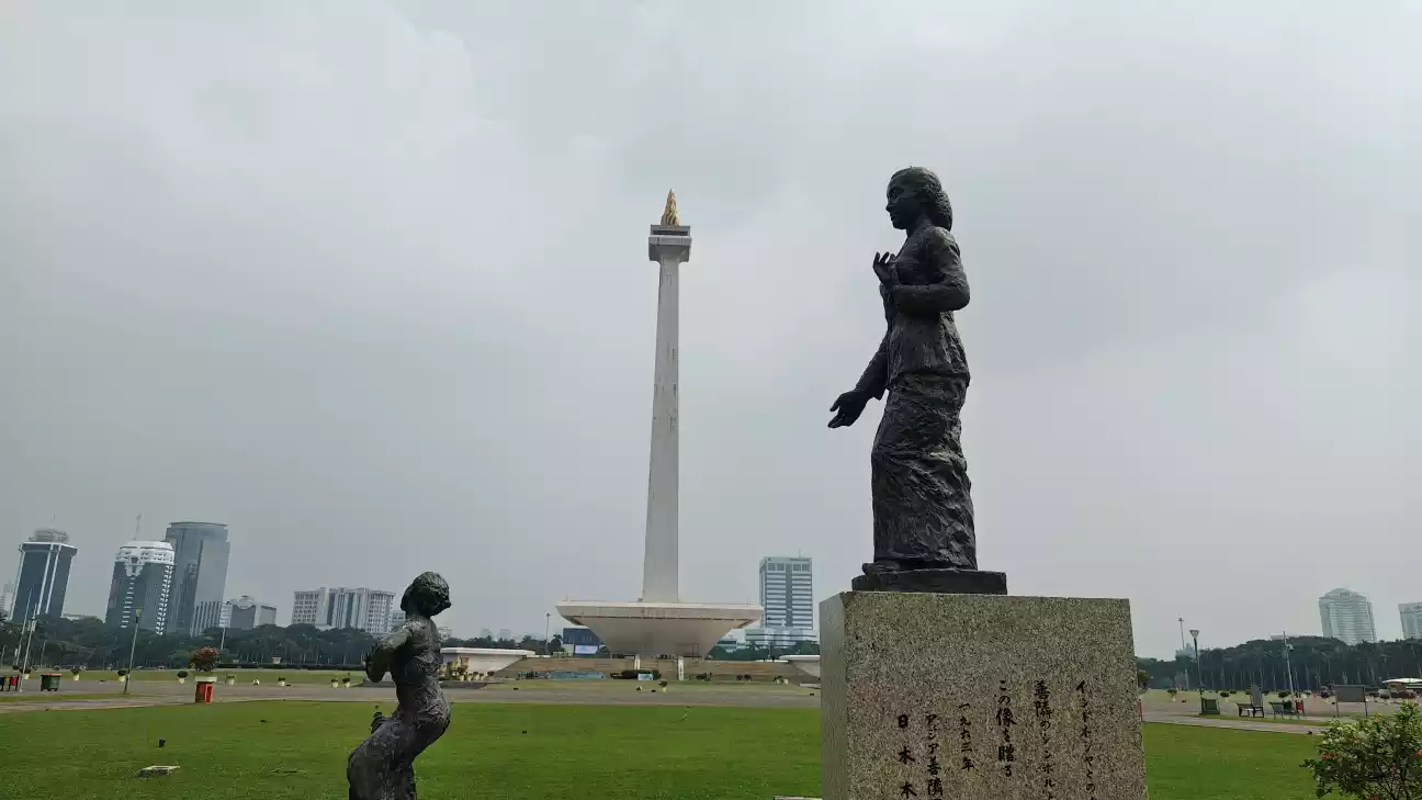 monas figury
