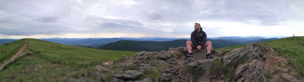 Sebastian też zasiadł na szczycie Wielkiej Rawki (1307 m. n.p.m.) Sebastian też zasiadł na szczycie Wielkiej Rawki (1307 m. n.p.m.)